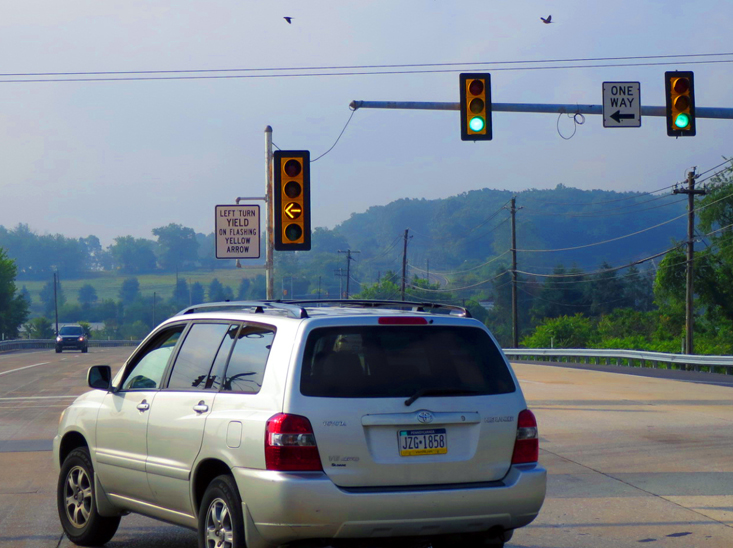 flashing yellow traffic light